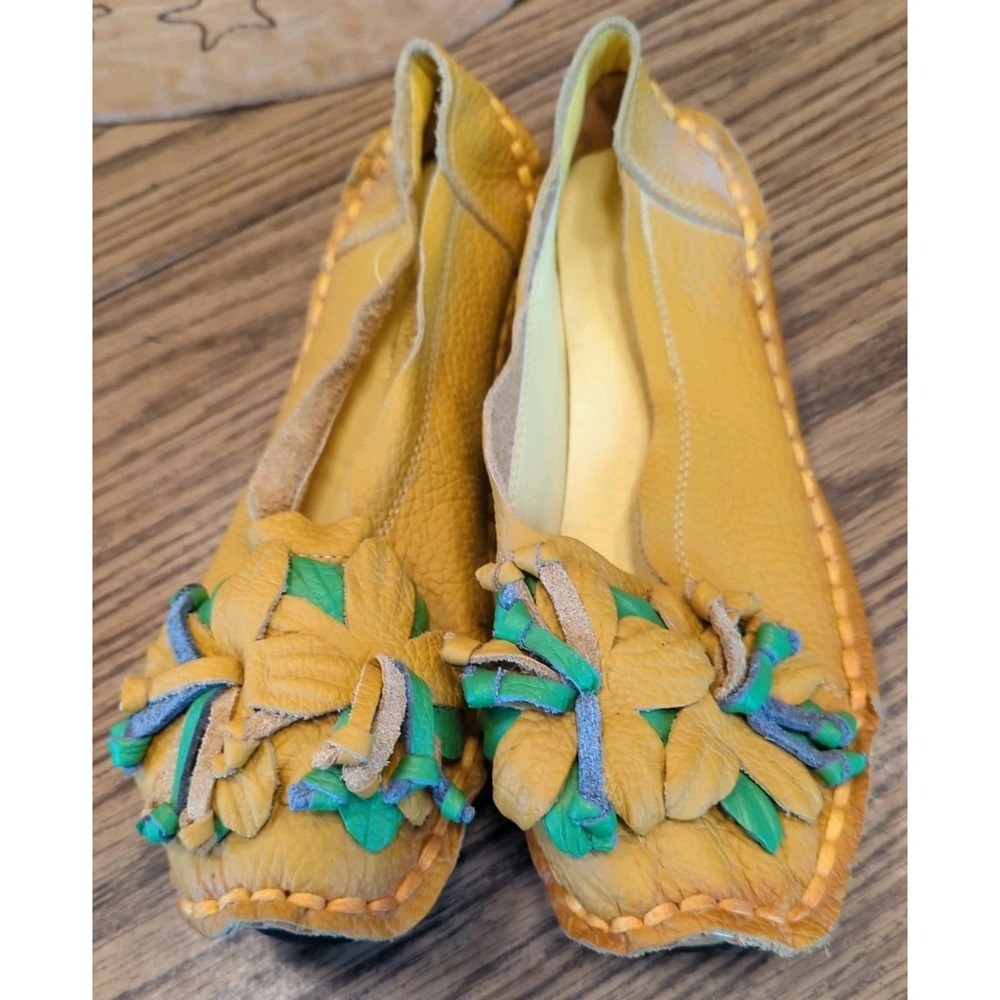 Tin Rui Shoes Womens 9 (260) Slip On Loafers Yellow Green‎ Flowers Leather Shoes